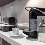 Urban Oasis With Free Parking Apartament