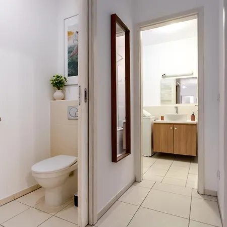 Urban Oasis With Free Parking Appartement