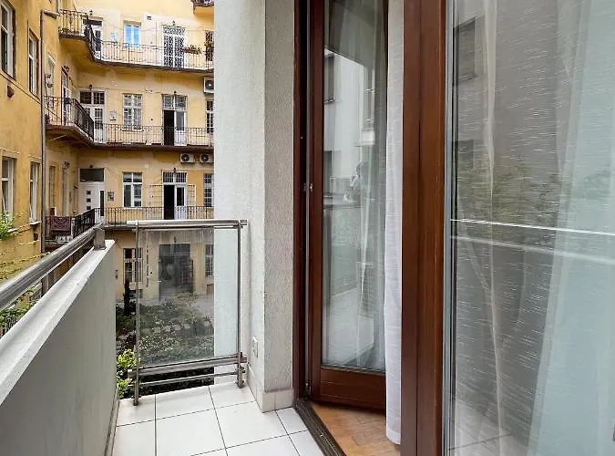 Urban Oasis With Free Parking Daire *