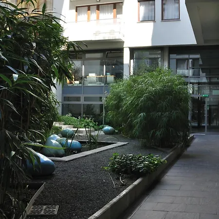 Urban Oasis With Free Parking Budapest
